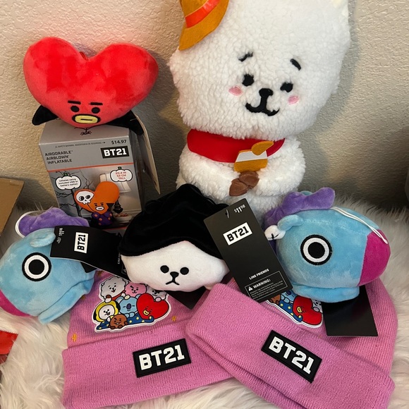 BT21 Bundle, BT21 Halloween Bag Charm, BT21 Tata Inflatable, BT21 Beanies - Picture 1 of 6